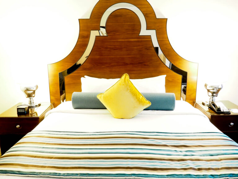 Checking in to L’Hermitage Hotel (Vancouver, Canada)